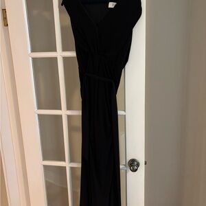 Badgley Mischka Black Maxi Gown with V-neck and Sleeveless Design for Cocktail